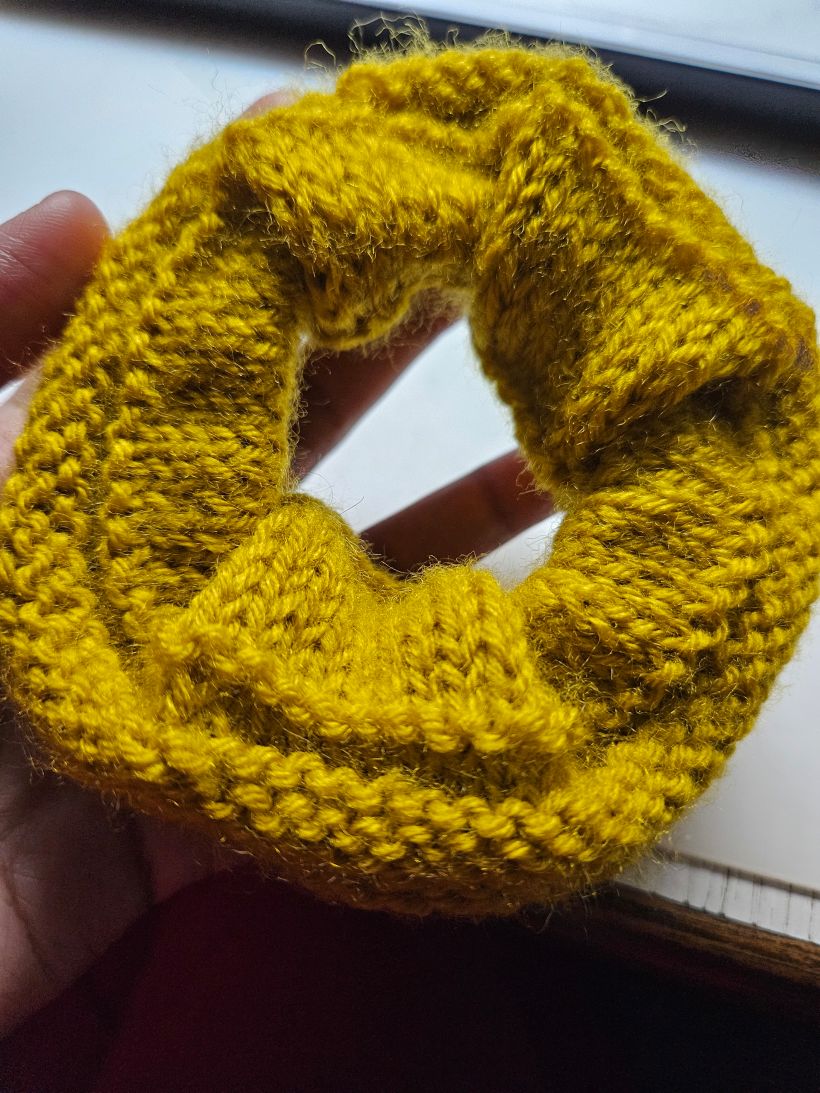 Large knitted scrunchie 4