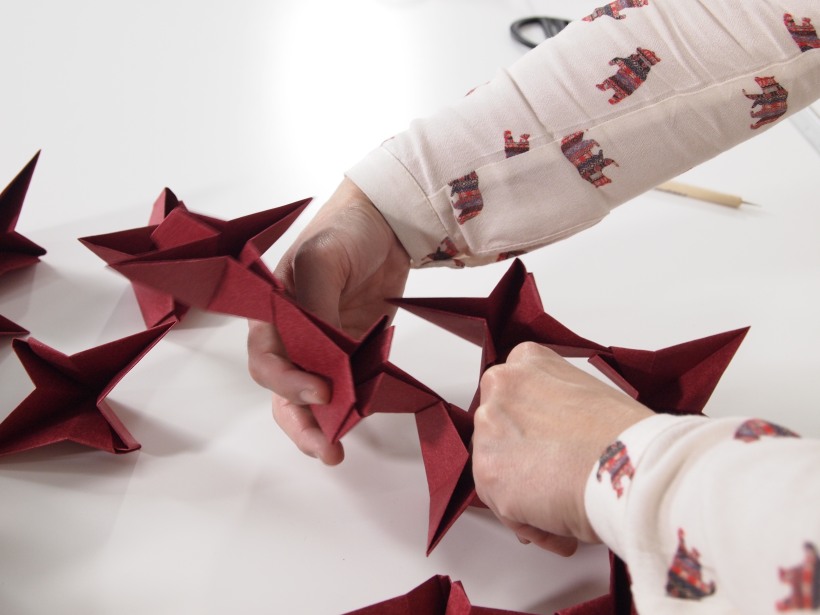 Aprende a hacer el origami del Profesor de "La casa de papel” Domestika