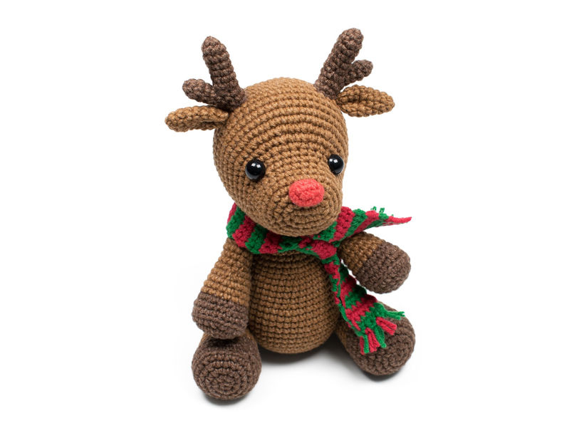 Rodolfo el reno creado con crochet. Crédito de Amigurumi Today.
