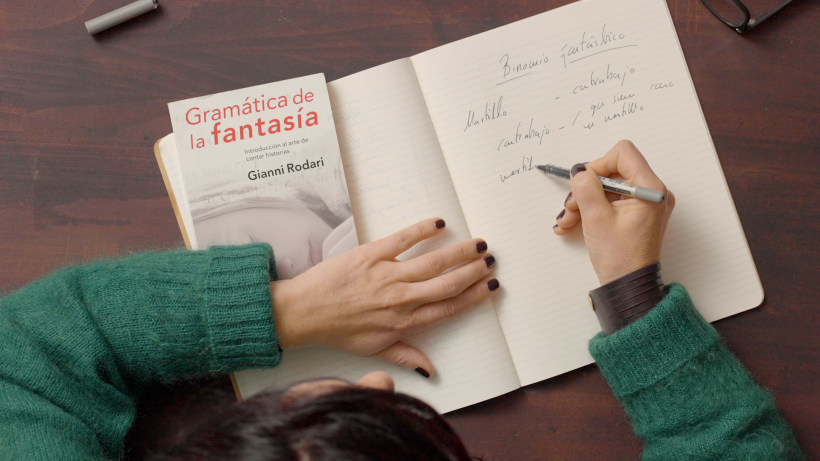 Cristina aprendió este ejercicio en el libro “Gramática de la fantasía”, de Gianni Rodari.