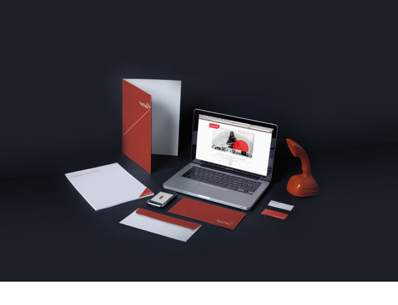 Hache2i, logotipo, tarjetas, material corporativo y página web. 3