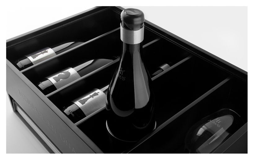 Cuatro Almas | Wine Packaging | Steel 9