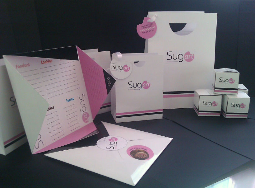 Diseño de logotipo y prototipo de packaging para pastelería  artística "Sugart".