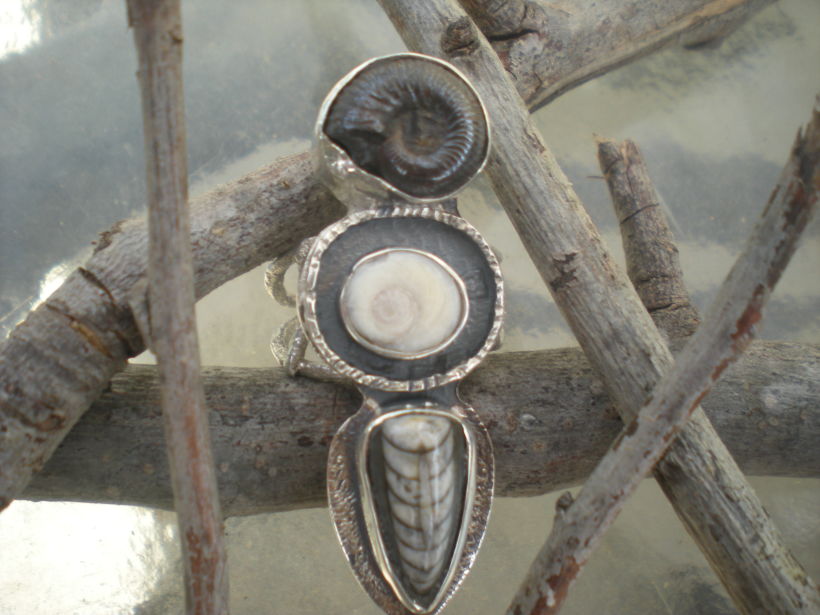 GEA   anillo de plata y fosiles -1