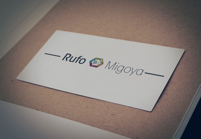 Logotipo para el fotógrafo Rufo Migoya 0