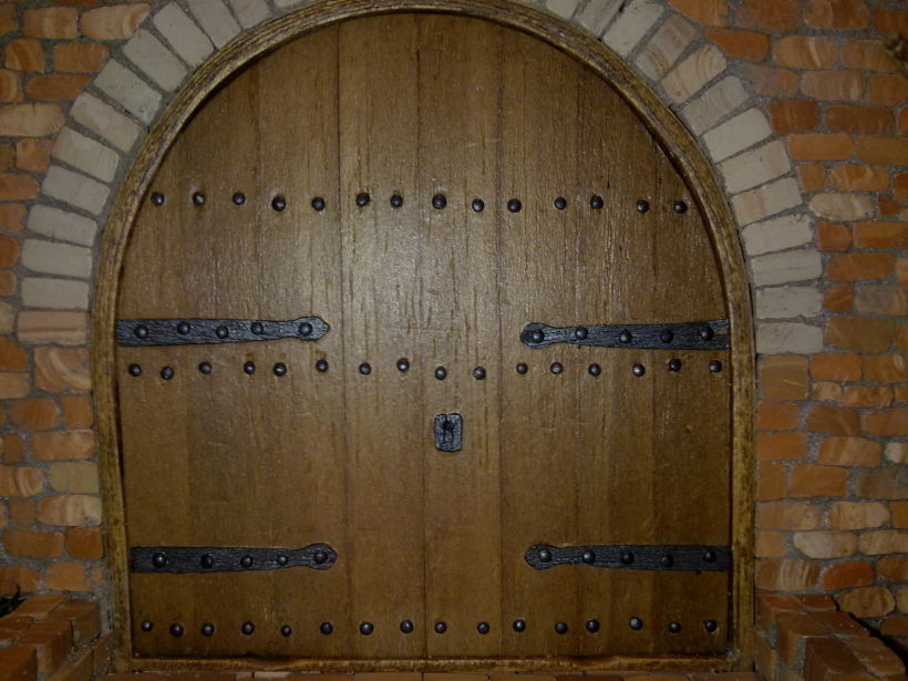 Puerta de edificio medieval 6