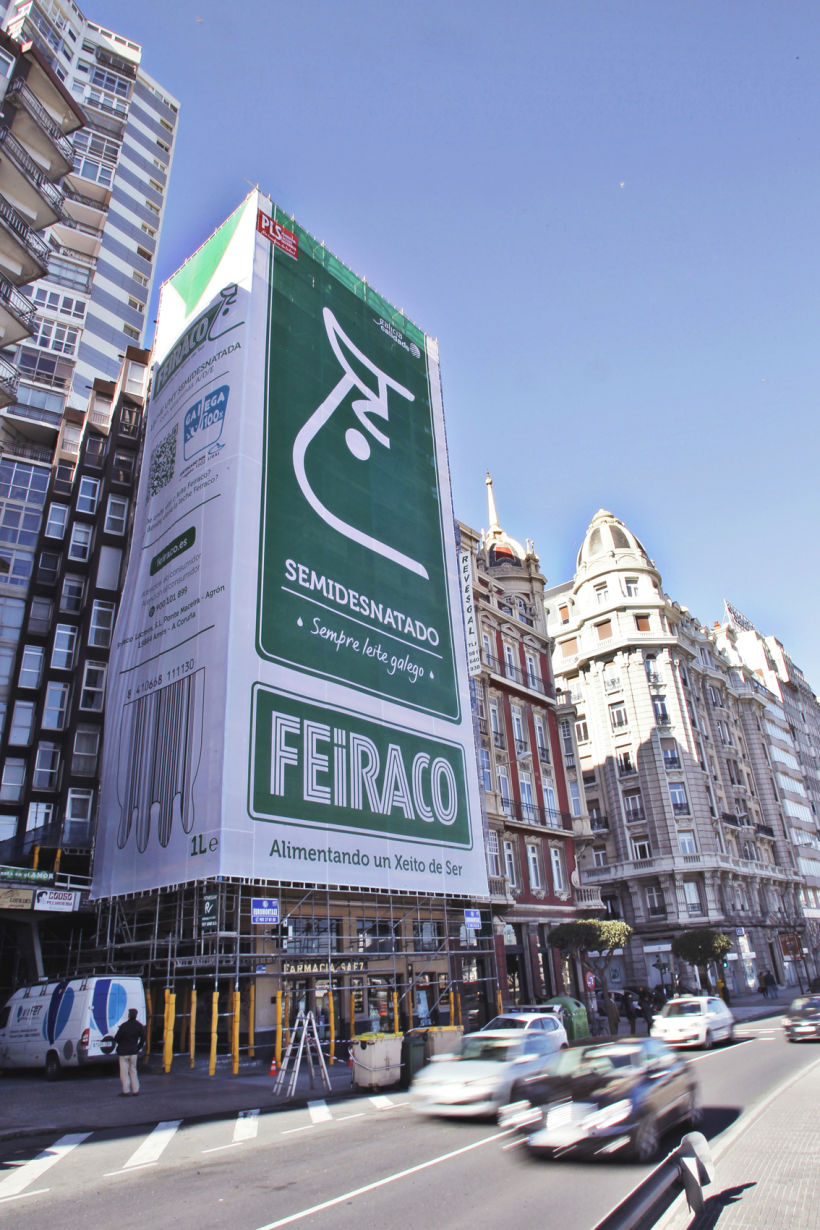 Feiraco - Un céntrico edificio convertido en un brik de leche de 31 metros 0