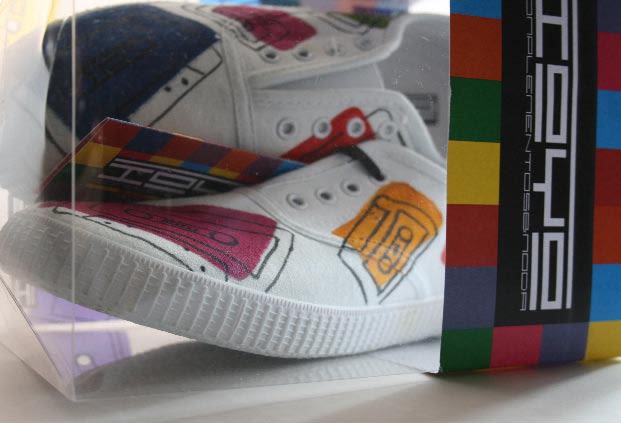 Producto_Zapatillas pintadas a mano para "IOYO Complementos & Moda" by MonicaTG