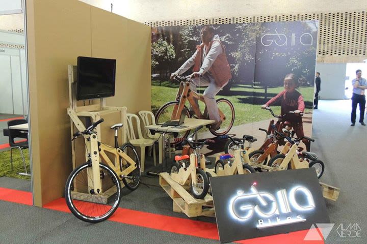 Gaia Bikes - Exhibición para Jóvenes Empresarios 2015 -1