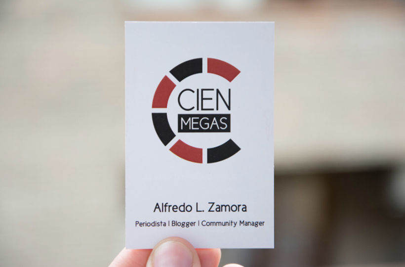 Diseño de logotipo, aplicaciones para redes sociales y tarjetas de visita para la web de series Cien Megas 0