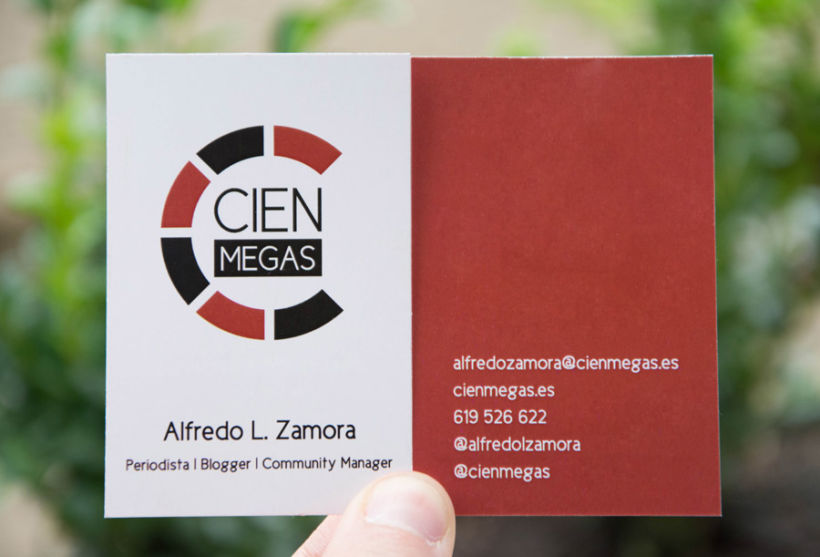 Diseño de logotipo, aplicaciones para redes sociales y tarjetas de visita para la web de series Cien Megas 1