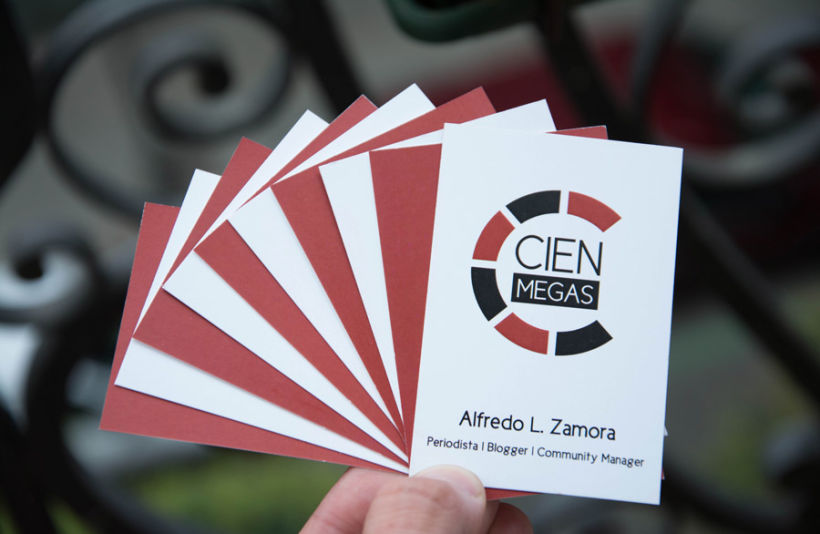 Diseño de logotipo, aplicaciones para redes sociales y tarjetas de visita para la web de series Cien Megas 2