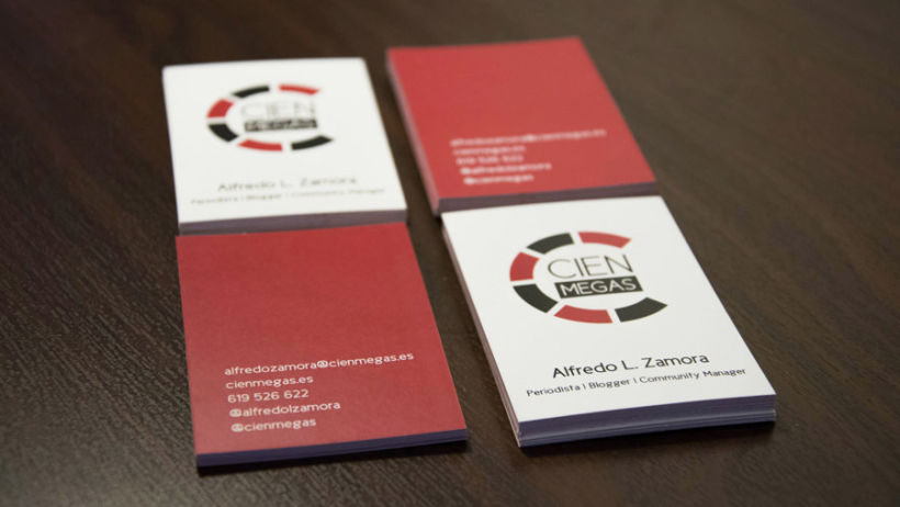 Diseño de logotipo, aplicaciones para redes sociales y tarjetas de visita para la web de series Cien Megas 3