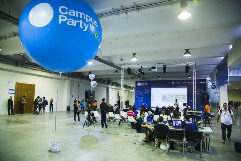 De la Tierra a la Luna · Campus Party 16