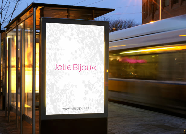 Jolie Bijoux es el nombre de una tienda especializada en bisutería, accesorios y complementos de alto diseño y calidad situada en el ensanche de Barcelona. -1