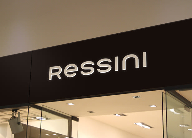 Logotipo para Ressini, una tienda de ropa para caballero que ofrece productos de diferentes marcas siempre dentro de una línea actual, elegante y de calidad: ropa de vestir, casual, trajes, calzado, etc... 1