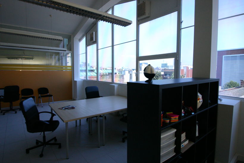 [mesa con vista] Grande Mesa disponible en Agencia Digital (Barcelona, 22@) 0