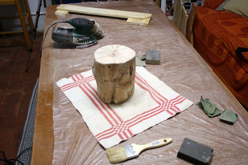 Creación de una lámpara a partir de un tronco de madera. -1