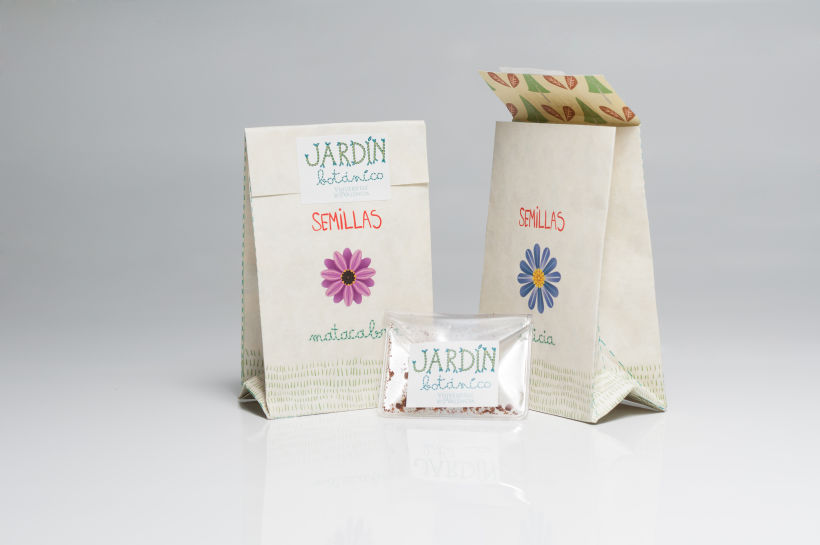 Prototipo pack didáctico "Jardín Botánico Valencia", colaboración con Mariana Marlo: packaging, tipografías y logotipo. Fotografías: Luis Chiarri 3