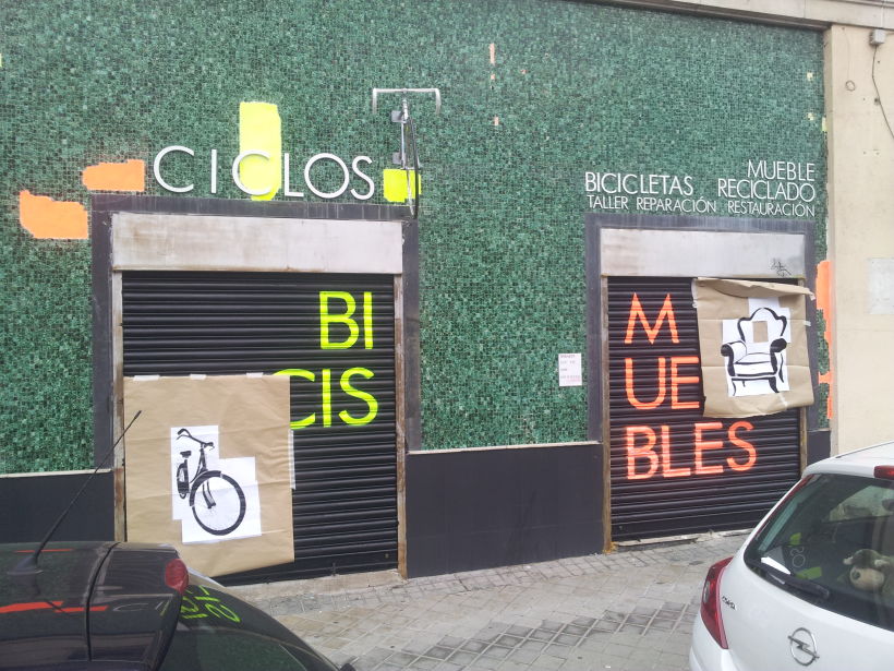Decoración fachada tienda Ciclos con stencil y spray 4