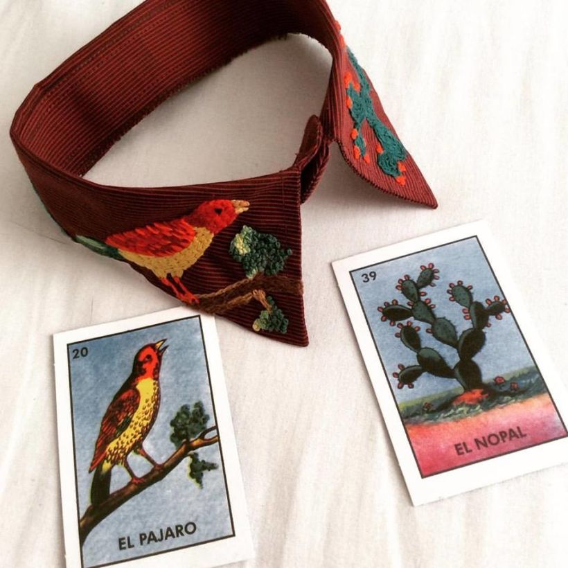 Mi Proyecto del curso: cuello y lotería mexicana. Este bordado está inspirado en las imágenes de la tradicional lotería mexicana: el pájaro y el nopal. Y también en las montañas de mi querida Bogotá. -1