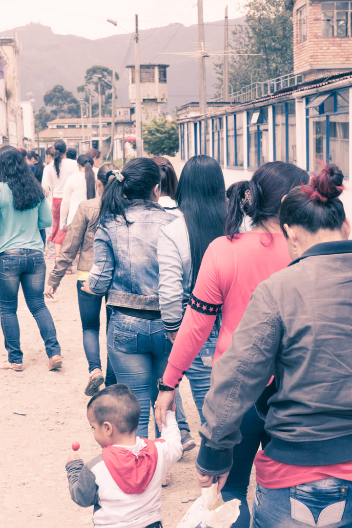 Mi Proyecto del curso: Un Domingo en la Carcel de Mujeres en Bogota,Colombia 13