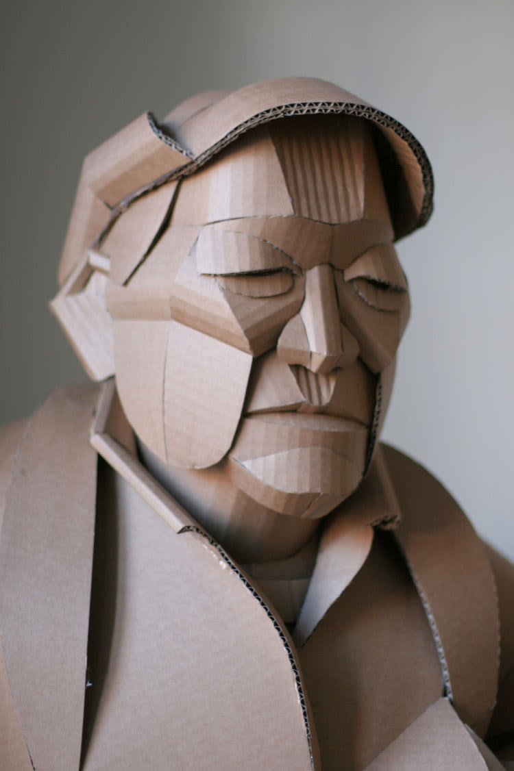 Warren King y sus realistas esculturas de cartón  1