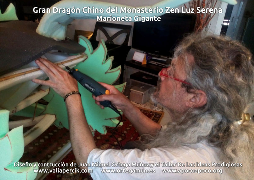 Gran dragón chino del Monasterio Zen Luz Serena. Marioneta gigante 2