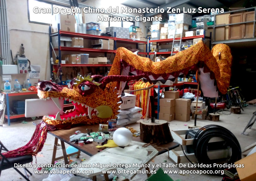 Gran dragón chino del Monasterio Zen Luz Serena. Marioneta gigante 8