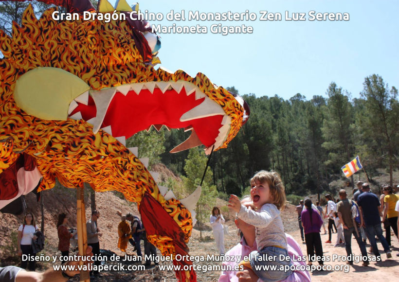 Gran dragón chino del Monasterio Zen Luz Serena. Marioneta gigante 10