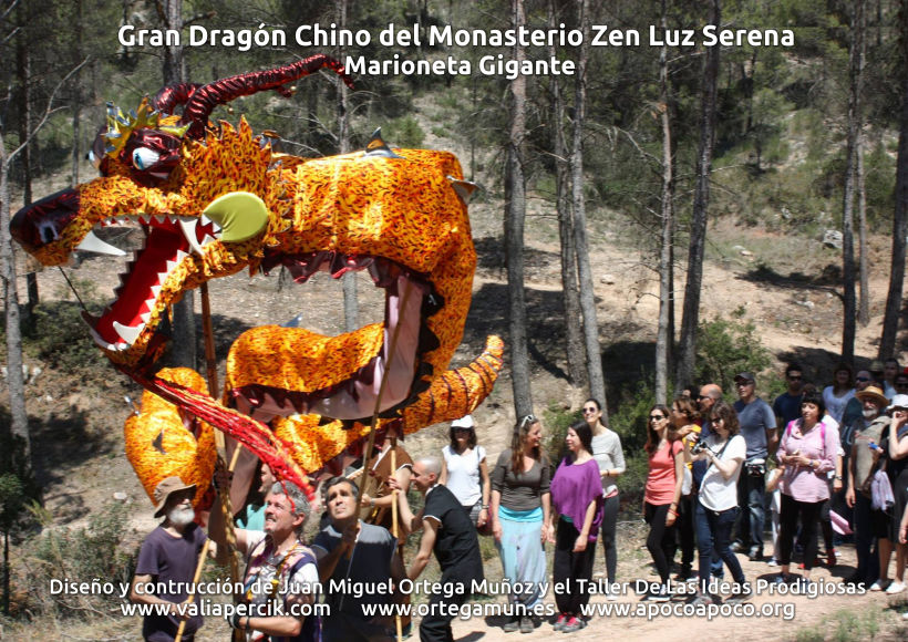 Gran dragón chino del Monasterio Zen Luz Serena. Marioneta gigante 12