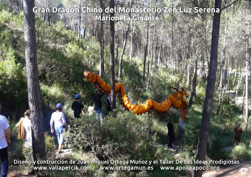 Gran dragón chino del Monasterio Zen Luz Serena. Marioneta gigante 13