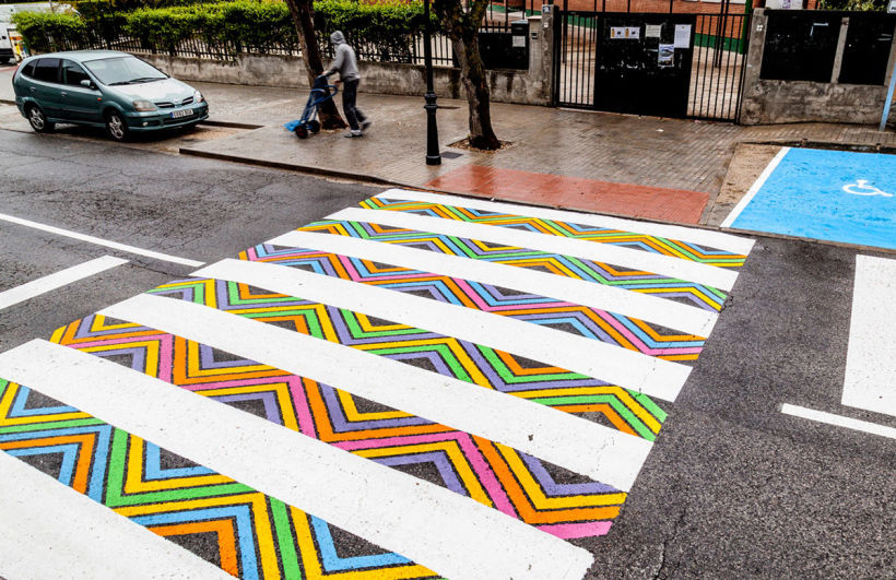 Christo Guelov llena de color los pasos de cebra de Madrid 1
