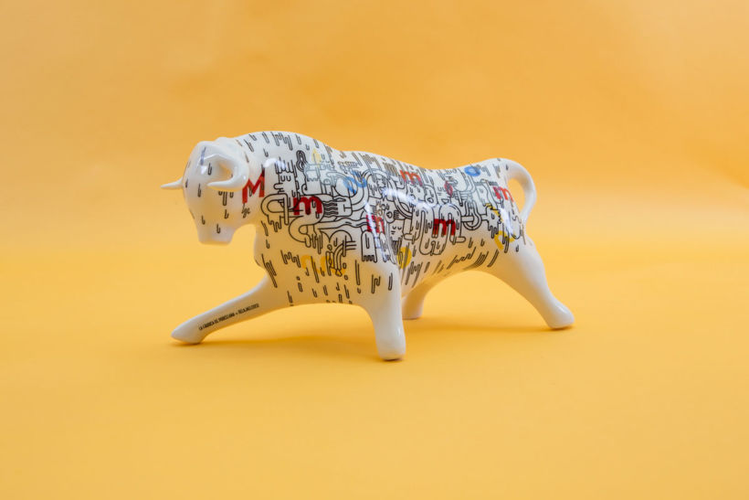 Hollybull: 33 artistas diseñan sobre los lomos de un toro 10