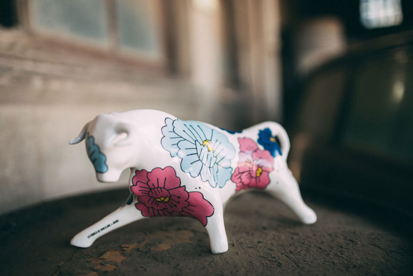 Hollybull: 33 artistas diseñan sobre los lomos de un toro 7