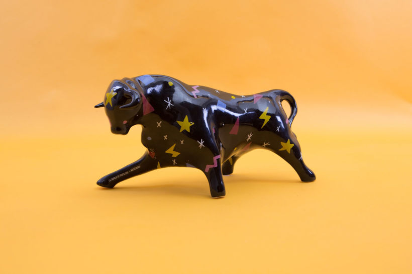 Hollybull: 33 artistas diseñan sobre los lomos de un toro 14