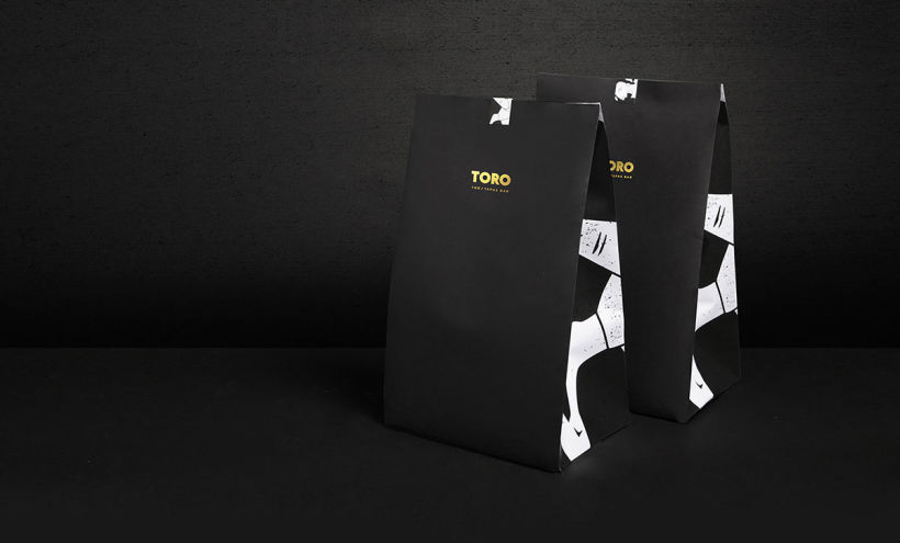 Futura diseña el branding del restaurante Toro 16
