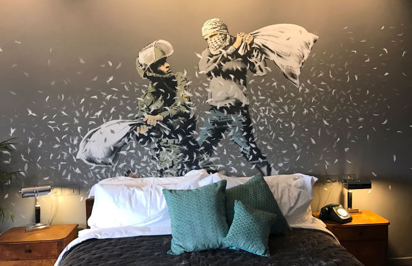 El nuevo hotel de Banksy tiene "las peores vistas del mundo" 12