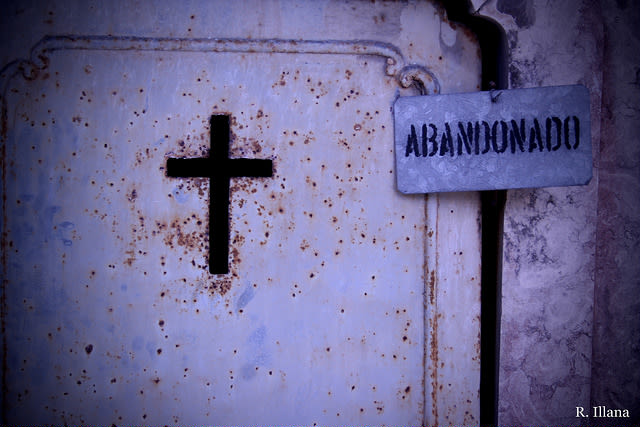 Abandonado; cementerio de Lisboa 3