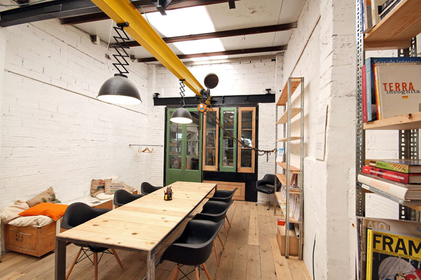 Ofrecemos puestos/mesas de trabajo en nuestro espacio compartido de makers en Poblenou, Barcelona 6