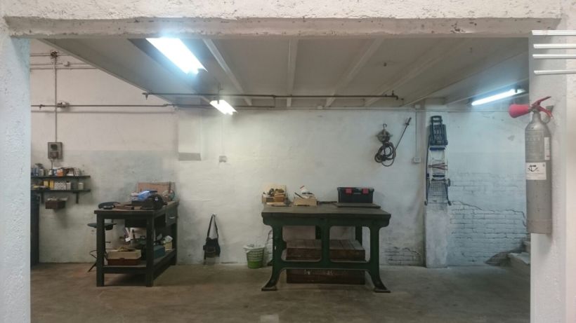 Ofrecemos puestos/mesas de trabajo en nuestro espacio compartido de makers en Poblenou, Barcelona 8