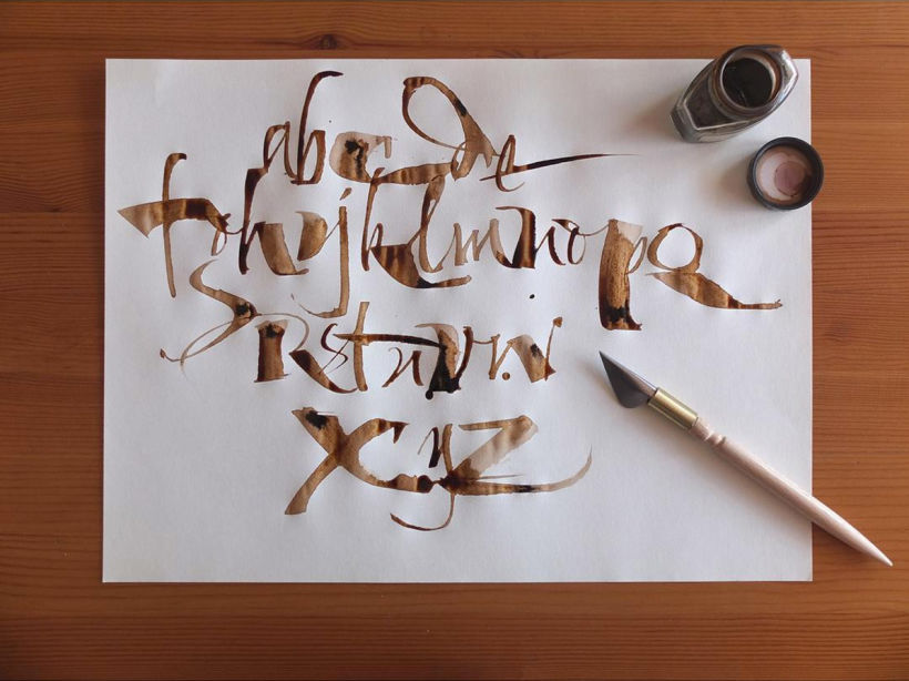 Los materiales favoritos de Iván Castro para hacer caligrafía 5