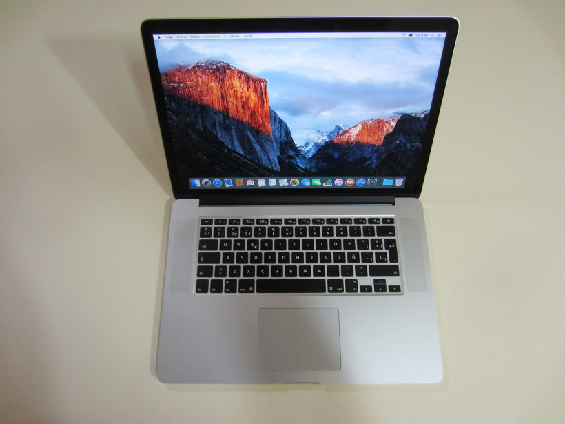 MacBook Pro Retina 15", i7 2,5 GHz, 16 GB de RAM, NVIDIA GeForce GT 750M 2 GB y 500 GB SSD 9