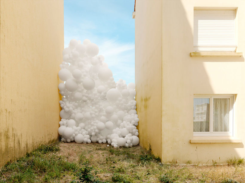 Charles Pétillon crea poesía fotográfica con globos 12