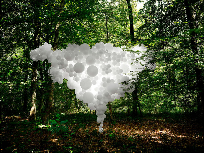 Charles Pétillon crea poesía fotográfica con globos 13