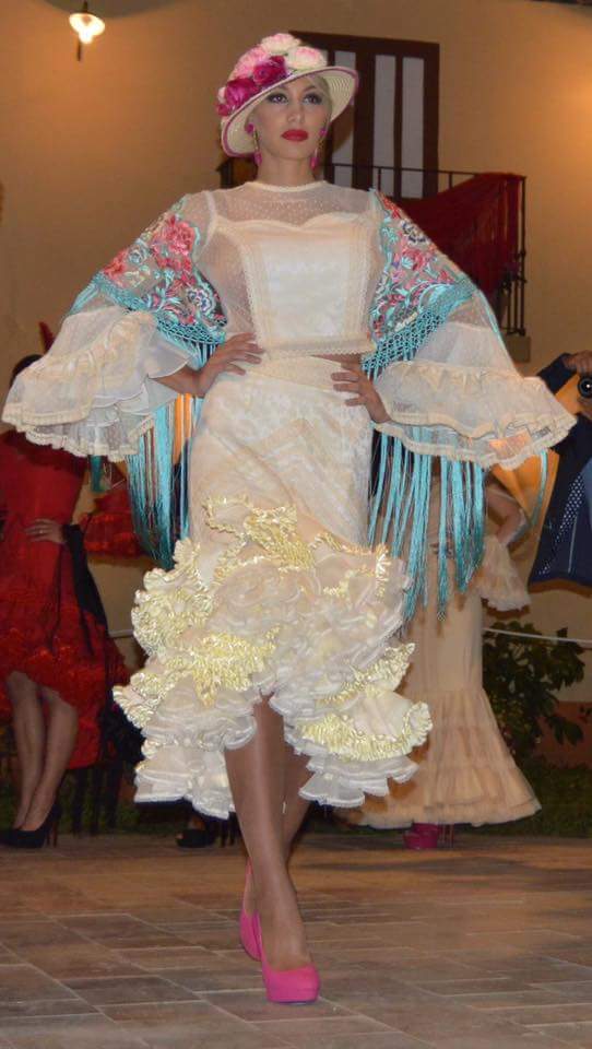 Colección SUEÑOS. Moda Flamenca para mujer. 7