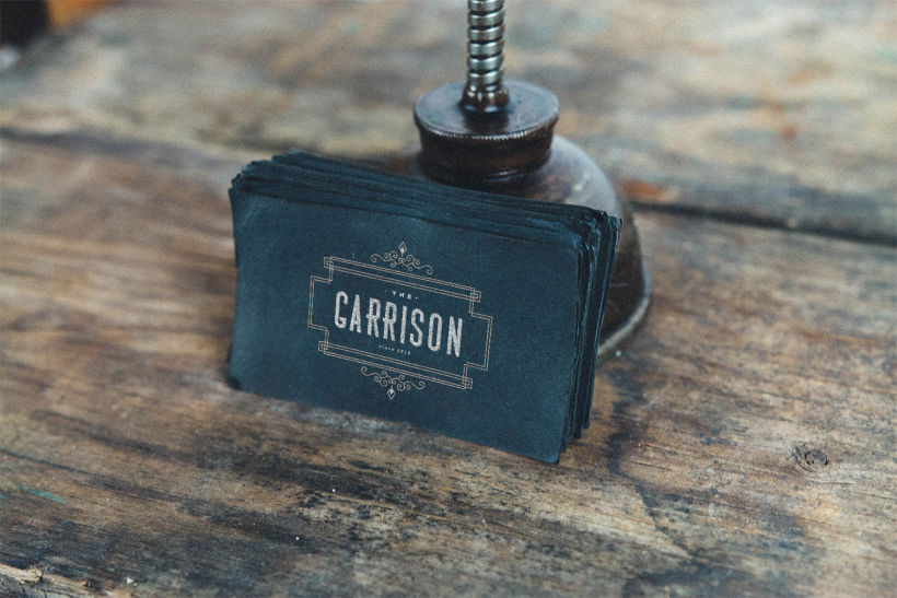 The Garrison: Mi Proyecto de diseño de un logotipo icónico 6