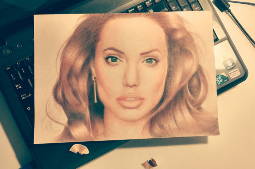 Angelina Jolie en colores -1