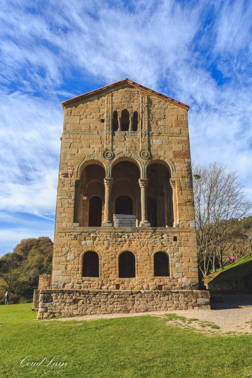 Santa Maria del Naranco, monumento prerromanico de Oviedo - Asturias 2