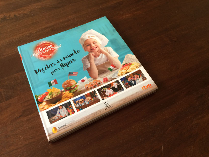 Montaje fotográfico y diseño de portada para el libro de recetas de MasterChef Junior.